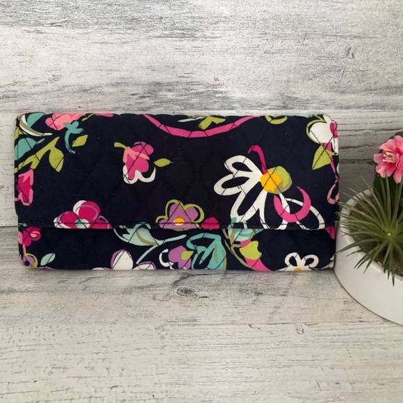 Vera Bradley Wallet Preloved Great Condition - Picture 1 of 5